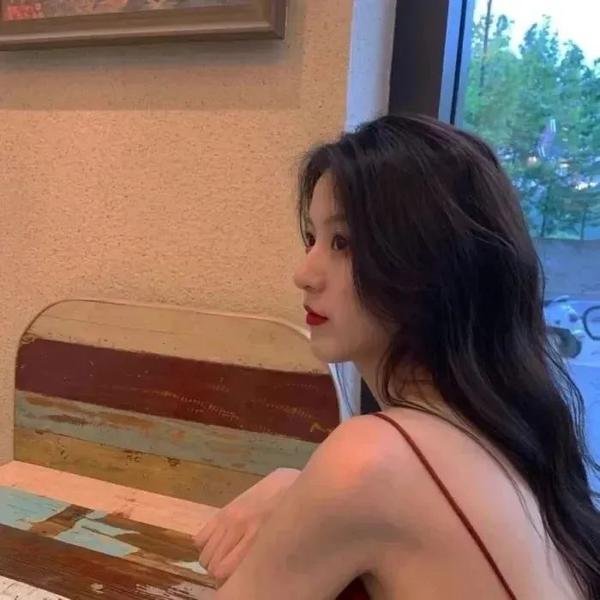 鲁卜哈利沙漠:非洲的女人
